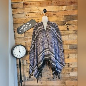 Kismet women's open sleeve winter Aztec pattern poncho size S/M/L